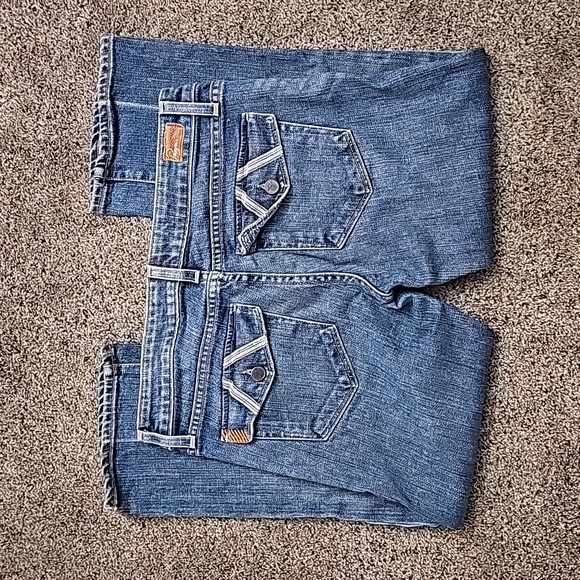 Paige Capris - Picture 2 of 4